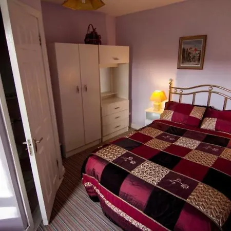 Stunning 3-bedroom House With Private Garden