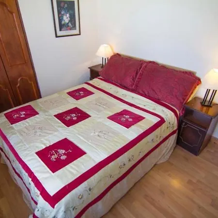 Holiday home Stunning 3-bedroom House With Private Garden *