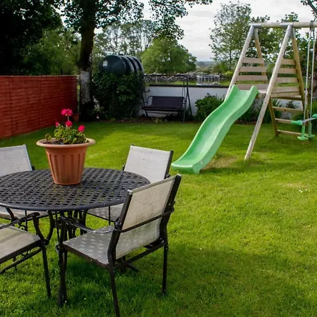 3 Bed Cottage - Sleeps 7 - Parking - Play Area 別荘 *