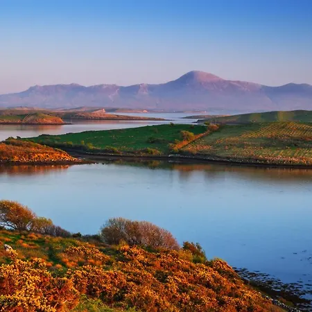 3 Bed Cottage - Sleeps 7 - Parking - Play Area *