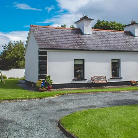 度假居 3 Bed Cottage - Sleeps 7 - Parking - Play Area