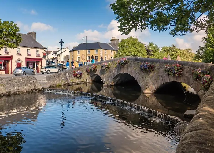 3 Bed - Sleeps 7 - Parking - Play Area 펜션 *