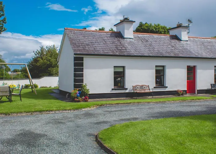 Holiday home 3 Bed - Sleeps 7 - Parking - Play Area